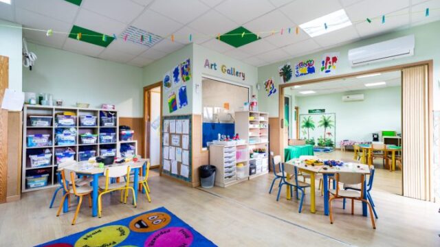 09A8052-700×467-Alexander-Wickham