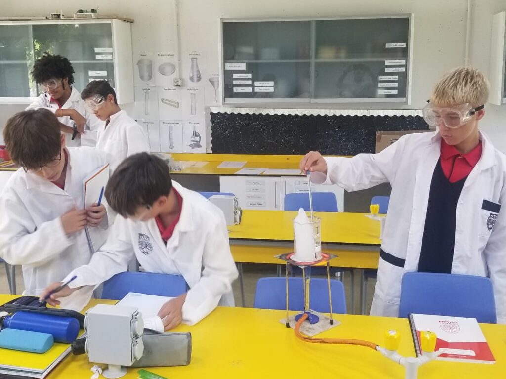 CLASSROOM-WhatsApp-Image-2023-09-12-at-17.18.35-Mabela-Ballester-Aliaga