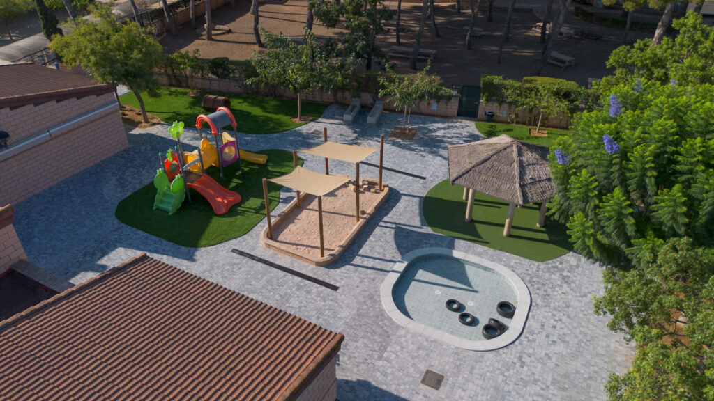 Caxton-College-EY-Playground-Caxton-Comunicacion