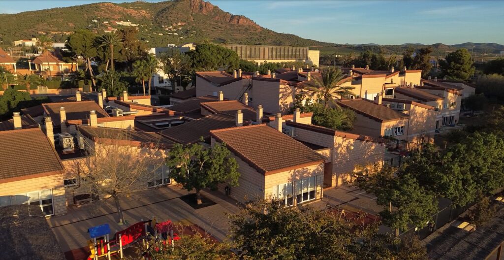 Caxton-College-Exterior-Building-Caxton-Comunicacion