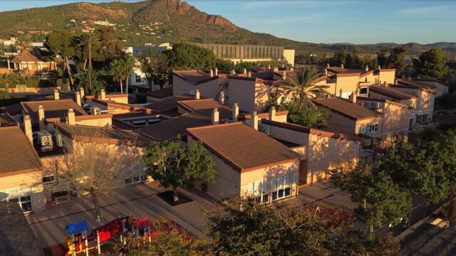 Caxton-College-Exterior-Building-Caxton-Comunicacion