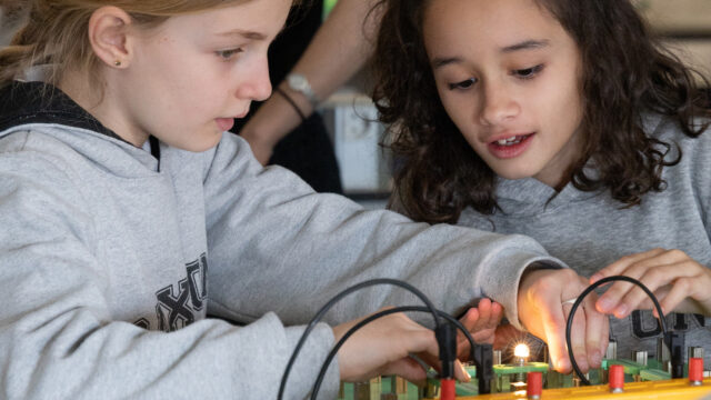 Caxton-College-Science-Year-4-Caxton-Comunicacion