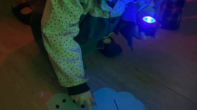 ENVOIREMENT-LUZ-Mabela-Ballester-Aliaga