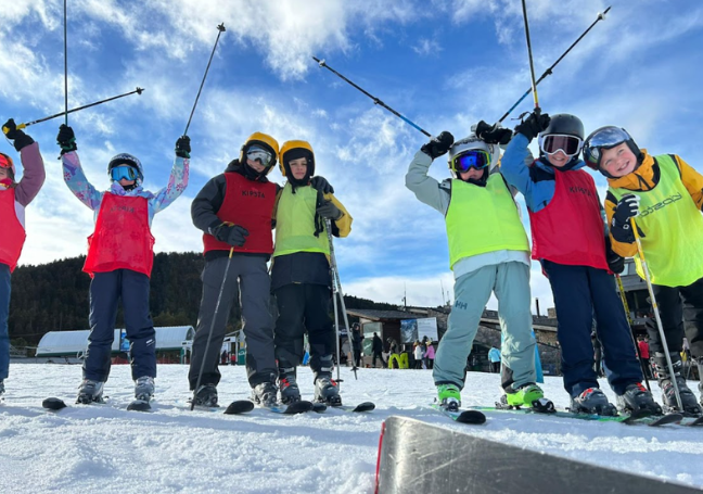 KS-ski-trip-landing-Duncan-Giles