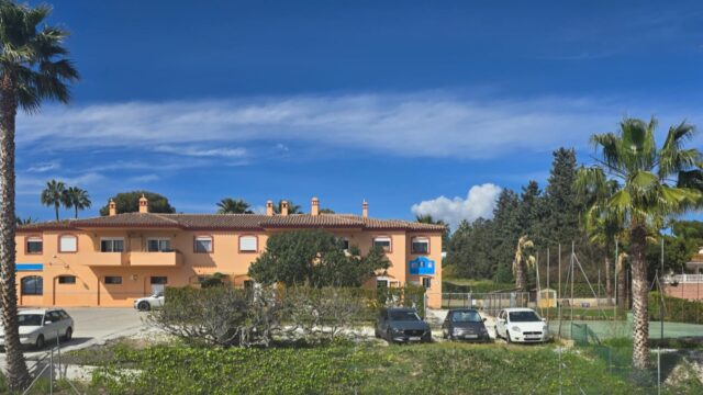 New-school-photo-Teacher-ISE