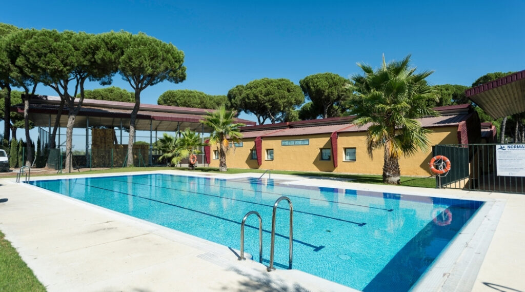 Swimming-Pool-1-Samantha-Clewer