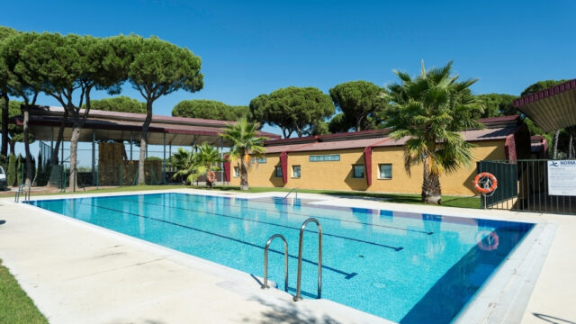 Swimming-Pool-1-Samantha-Clewer