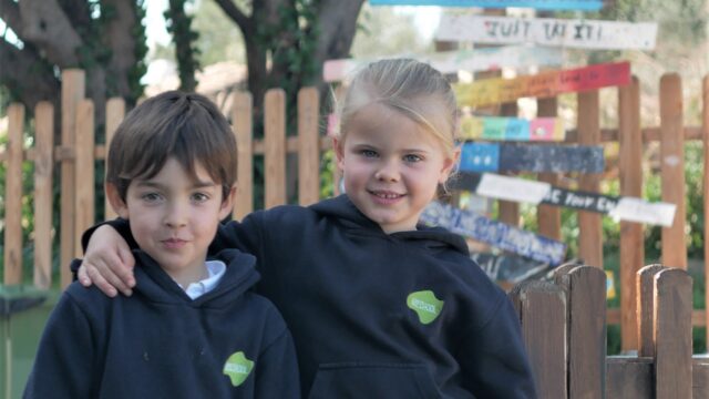 Two-chn-close-ups-outside-Ella-Notebaert