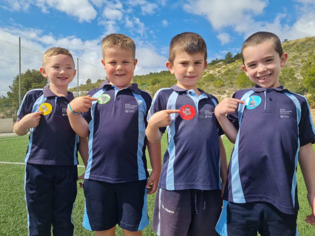 ninos-en-campo-futbol-Karen-Ivorra