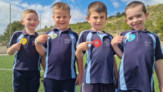 ninos-en-campo-futbol-Karen-Ivorra