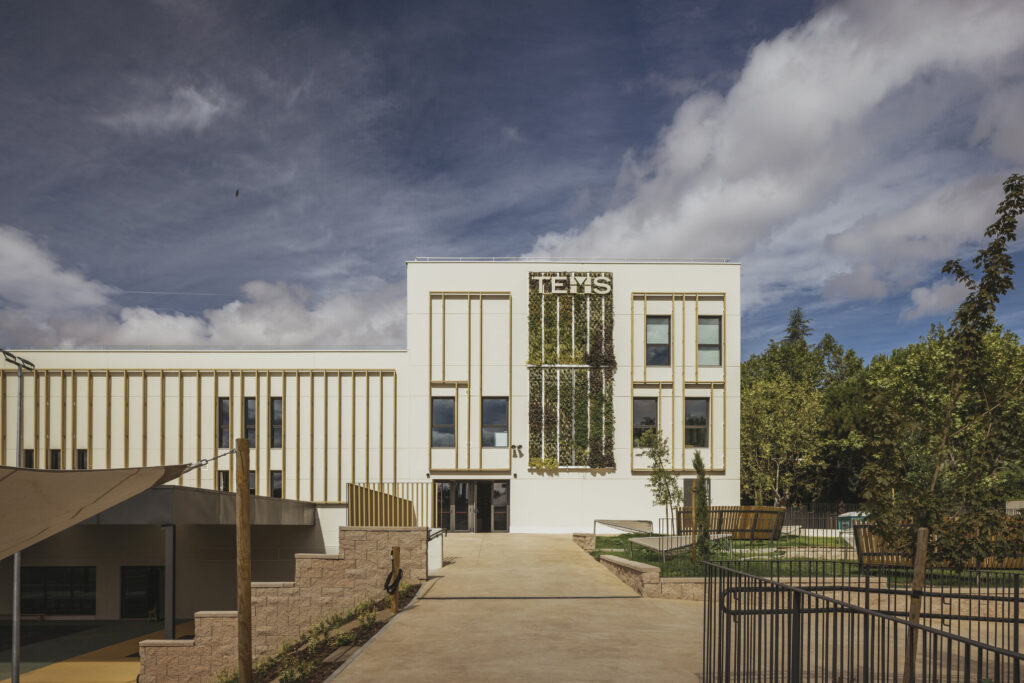 rsz_agv298-01-01_grupotec_madrid_colegio-tems-sopelana_j1a1532_hd-Paul-Collins