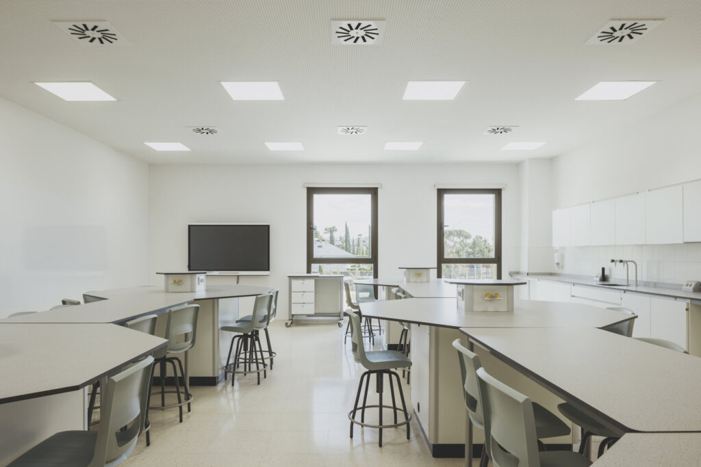 rsz_agv298-06-04_grupotec_madrid_colegio-tems-sopelana_j1a1823_hd-Paul-Collins